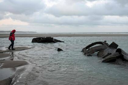 El submarino forma parte del paisaje marino de la costa de Wissant, Francia