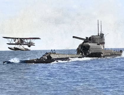 El submarino I-25 podía transportar desmontado un hidroavión Yokosuka E14Y para poder hacer bombardeos en lugares distantes del dominio japonés