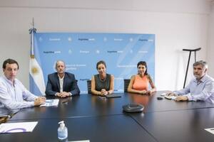 El subsecretario de Energía, Yanotti, el jefe de Gabinete de Kicillof, Insaurralde, la secretaria de Energía, Flavia Royón, la intendenta de Quilmes, Mayra Mendoza y el interventor del Enre, Walter Martello