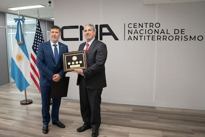 El subsecretario de Estado para temas de Seguridad Internacional y Control de Armamento Thomas G. DiNanno visita Argentina