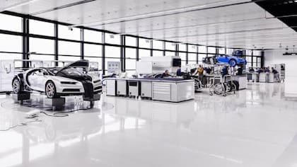 El suelo de la fábrica es tan limpio "que se puede comer caviar en él", dice la firma francesa.