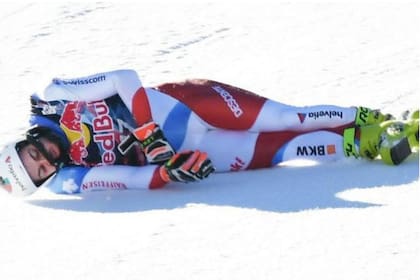 El suizo Urs Kryenbuehl protagonizó una fuerte caída durante la competencia que se está disputando en Austria
