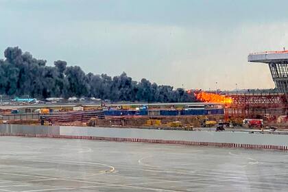 El vuelo partió del aeropuerto de Sheremetyevo hacia la ciudad de Murmansk, norte de Rusia, y regresó por razones técnicas no especificadas: debió hacer un aterrizaje forzoso que desató el incendio