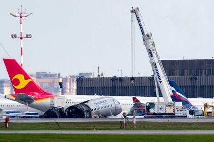 Una vez controlado el fuego los peritos comenzaron con sus investigaciones