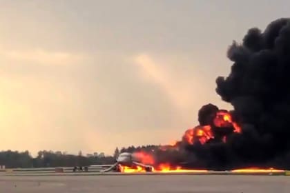 Las causas del accidente aún se desconocen; sin embargo, algunas versiones y los resultados de las primeras horas de investigación ya arrojan varias hipótesis al respecto