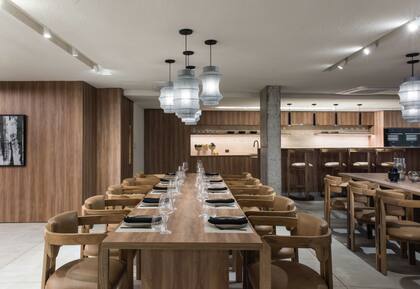 El SUM dejó de ser un salón sencillo y se convirtió en un espacio equipado para cenas privadas y eventos