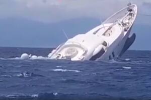 Un lujoso yate se hundió frente a la costa de Italia