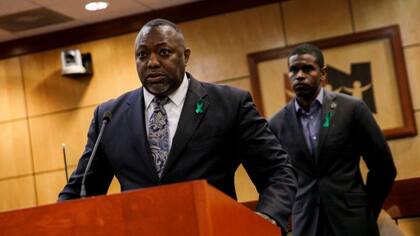 El superintendente George Parker III compartió detalles sobre el tiroteo en la escuela primaria de Newport News