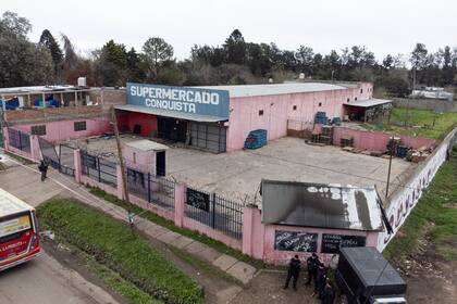 El supermercado Conquista, de Moreno, que ayer fue arrasado