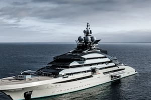 Quién es el oligarca ruso que logró atravesar el estrecho de Ormuz en su superyate de lujo