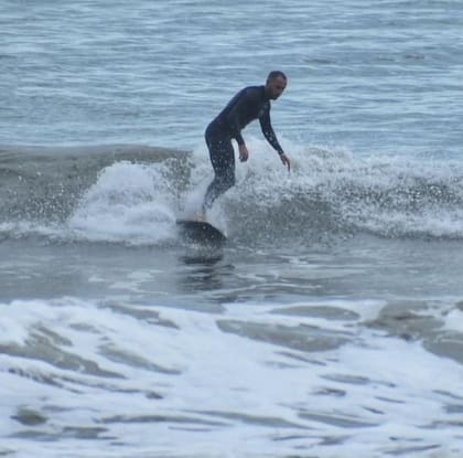 El surf, la otra pasión de Gonzalo Vargas