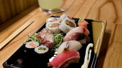 El sushi de El Quinto, con niguiris de atún, pejerrey, anchoa y besugo