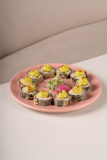 El sushi de Mudrá puede ser un gran menú de cita.