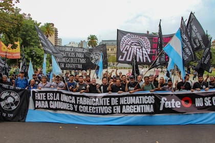 El Sutna se manifestó frente a la gobernación bonaerense para pedir una reunión con Kicillof