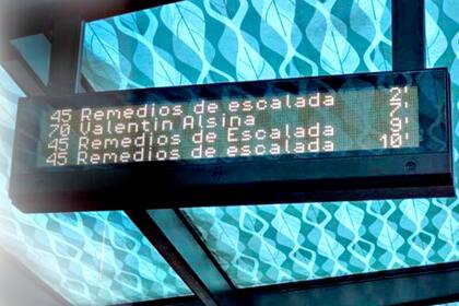 El tablero con los horarios de llegada