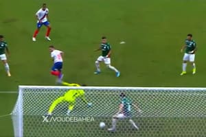 El lateral convocado de urgencia por Scaloni salvó en la línea de su arco lo que hubiera sido un golazo de taco