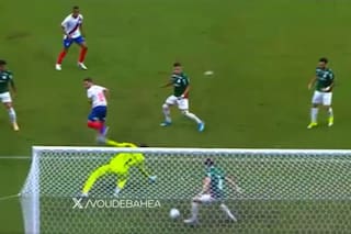 El lateral convocado de urgencia por Scaloni salvó en la línea de su arco lo que hubiera sido un golazo de taco