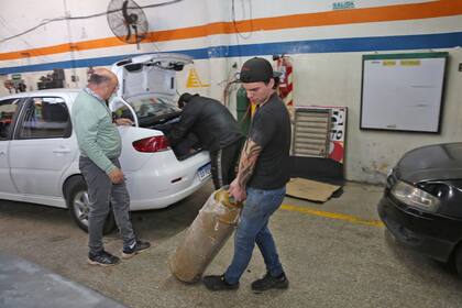 El taller Alpha de La Plata, instalando GNC