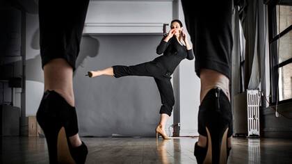 El taller de entrenamiento de Avital Zeisler enseña ténicas para defenderse con los zapatos