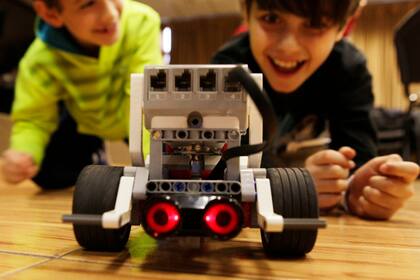 El taller de robótica del ITBA es gratis y se dicta desde 2016; está orientado a chicos y chicas de 8 a 10 años, y fue reconocido por la ONU como uno de los 5 mejores del mundo en su rubro