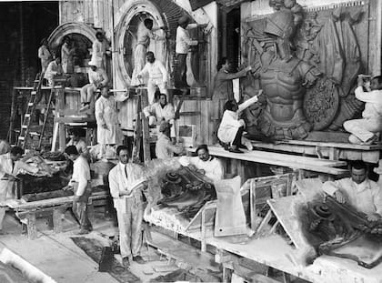 El taller de yesería del escutor italiano Giuseppe Taccetti en la consturcción del Placio del Concejo Deliberante de la ciudad de Buenos Aires.