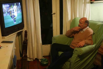El Tano, en su sillón, donde ve los partidos