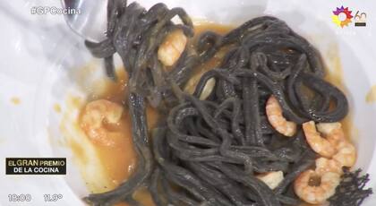 El tano por el equipo verde cocinó unos fideos muy al dente pero que según Petersen estaban muy sabrosos.