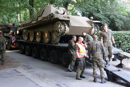 El tanque Panzer V empleado por las fuerzas armadas alemanas durante la Segunda Guerra se encontraba estacionado en el garaje del jubilado