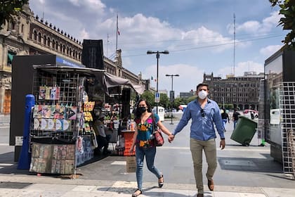 El tapaboca no es obligatorio en la calle pero lo usa la mayoría.