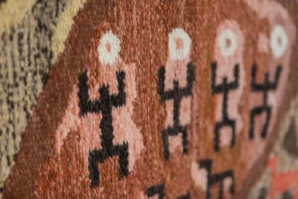 El tapiz es parte fundamental de la obra de Héctor Cruz.