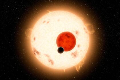 El "Tatooine" de la vida real, Kepler-16b, fue el primer descubrimiento de Kepler de un exoplaneta que orbita dos estrellas