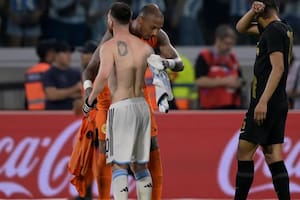 El tatuaje de Messi en la espalda llamó la atención (Créditos: Juan Mabromata, agencia AFP)