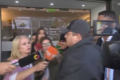 El taxista entró a los empujones