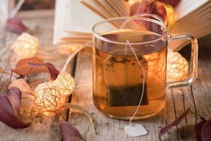 El té ayuda a mantener un color del bronceado, tanto por su ingesta como por su uso dérmico