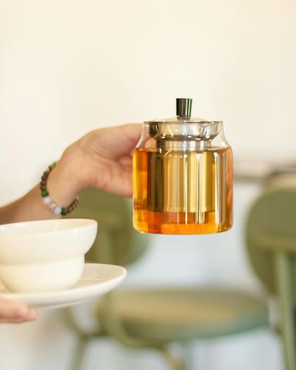 El té de manzanilla ayuda a calmar el sistema nervioso y mejora el sueño