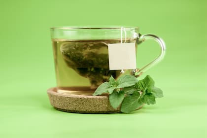 El té verde es un tratamiento natural ideal para fortalecer el cuero cabelludo