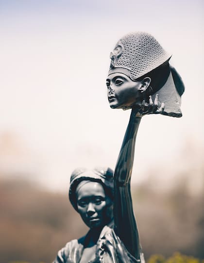 Detalle de El teatro de la desaparición, un ready-made de la cultura universal, instalado en la terraza del Met (2017)