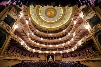 El Teatro El Círculo impacta por su belleza.