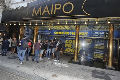 El Teatro Maipo, escenario que tantas veces pisó Antoinio Gasalla, despide sus restos