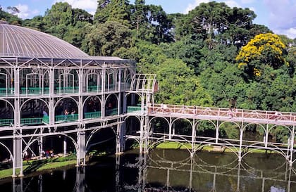 La Ópera Arame en el Parque das Pedreiras, uno de los emblemas de Curitiba.