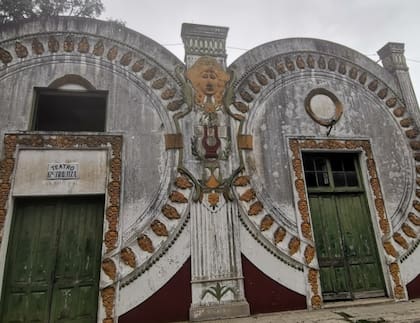 El teatro Urquiza, un recuerdo de la época de esplendor de Martín García