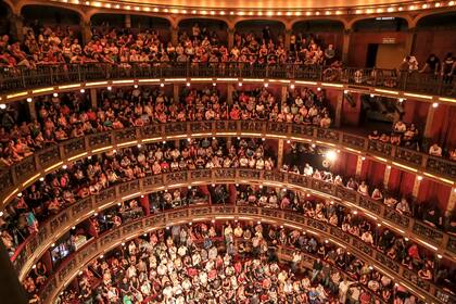 El teatro volvió a abrir sus puertas en 1968 y desde entonces se han estrenado cientos de obras y han pasado por sus escenarios los más prestigiosos actores y directores.