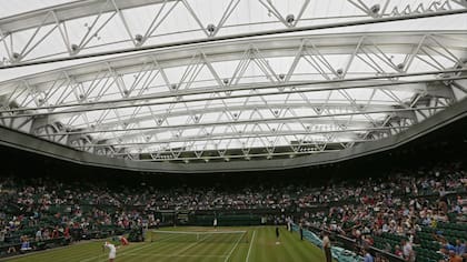 El techo cerrado en la cancha central de Wimbledon