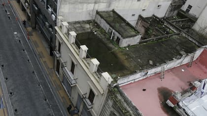 El techo de la casa está afectado por la humedad