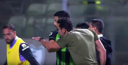 El técnico de América Mineiro trató de "enano" a Jorge Sampaoli