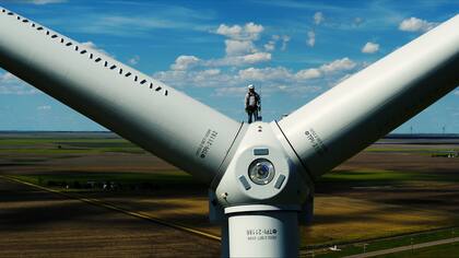 El técnico de turbinas eólicas debe poseer conocimientos específicos, un gran estado físico t disponibilidad full time