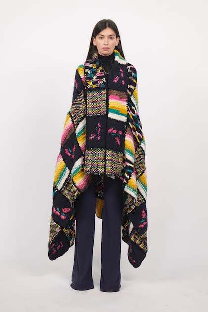 El tejido que Manos del Uruguay produjo para Gabriela Hearst, la directora creativa de la firma francesa Chloé