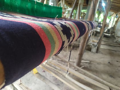 El telar criollo, en el patio de la casa de los Salvatierra.