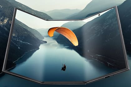 El teléfono se abre dos veces y despliega la pantalla más inmersiva de un Galaxy, pensada para optimizar la productividad y la visualización