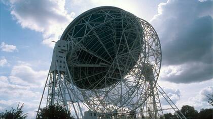 El telescopio gigante de Lovell, en Reino Unido, fue uno de los utilizados para detectar las ondas de choque.